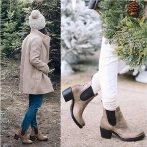 FRYE Sabrina Chelsea boots short ankle boot pull on heeled size 6